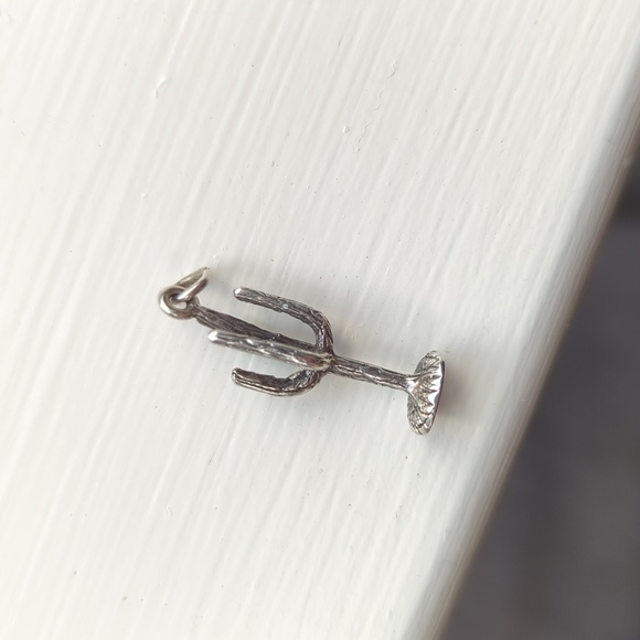 Jewelry - Sterling silver cactus saguaro charm